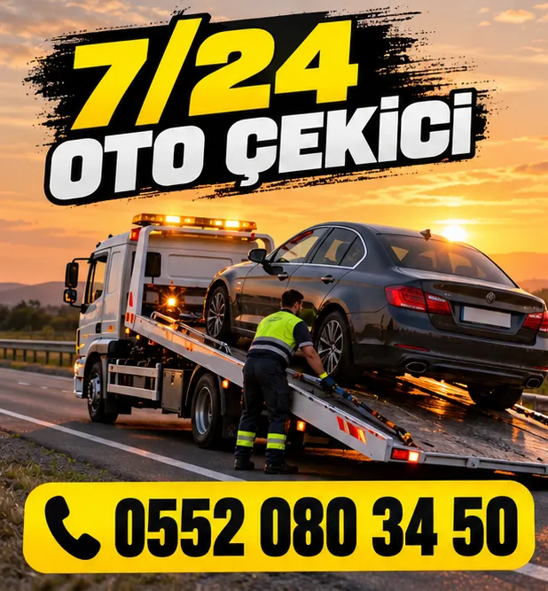 Gün batımında aracı çekiciye yükleyen kurtarma personeli